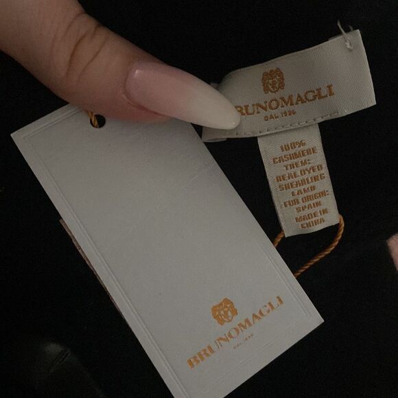 BRUNO MAGLI NWT 100% CASHMERE KNIT BEANIE WITH SHEARLING POM-POM BLACK - Picture 6 of 7